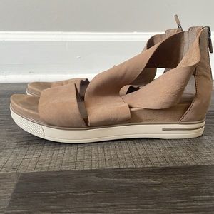 Eileen Fisher Criss Cross Sport Sandals size 8